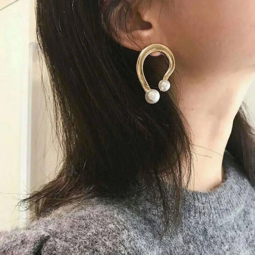 *CAITRIONA* Gold Irregular Shaped Pearl x Gold Earrings
